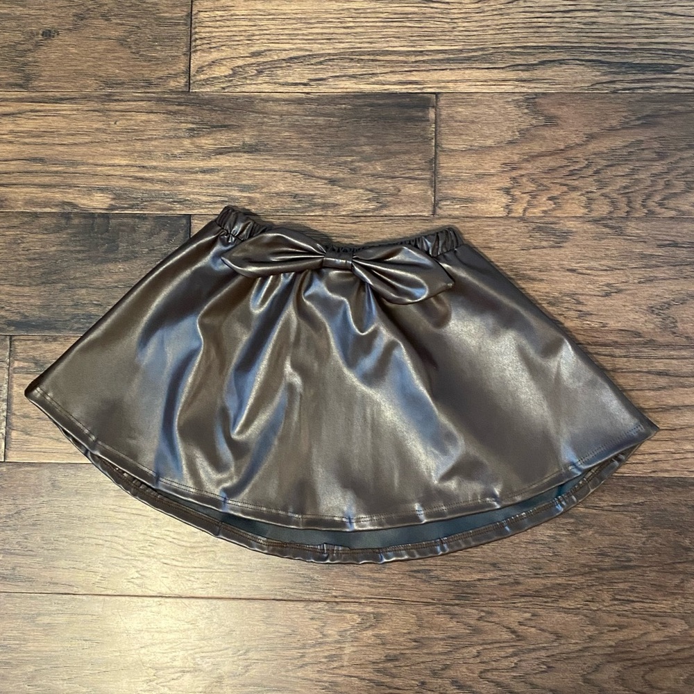 🌸NWOT🌸 Front Bow Faux Leather Skater Skirt